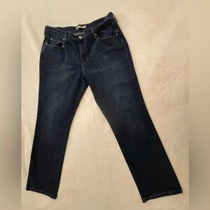Levi’s 505 straight jeans size 14
Waist:36" Inseam:30" F Rise:10.5" B Rise:15"